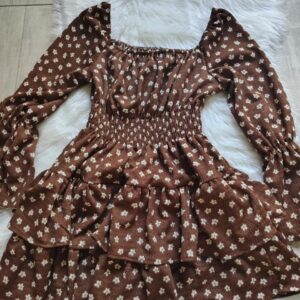 Vestido corto floral chocolate